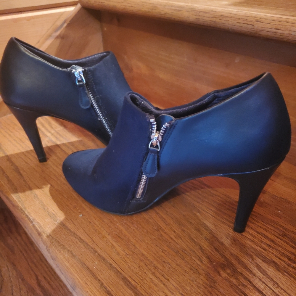DEXFLEX COMFORT NAVY SUEDE ANKLE BOOTS 9W Barely worn